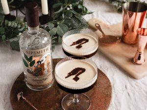 https://sipsmith.com/wp-content/uploads/2021/08/Sipspresso-Martini-Festive-746x560px-300x225.jpg